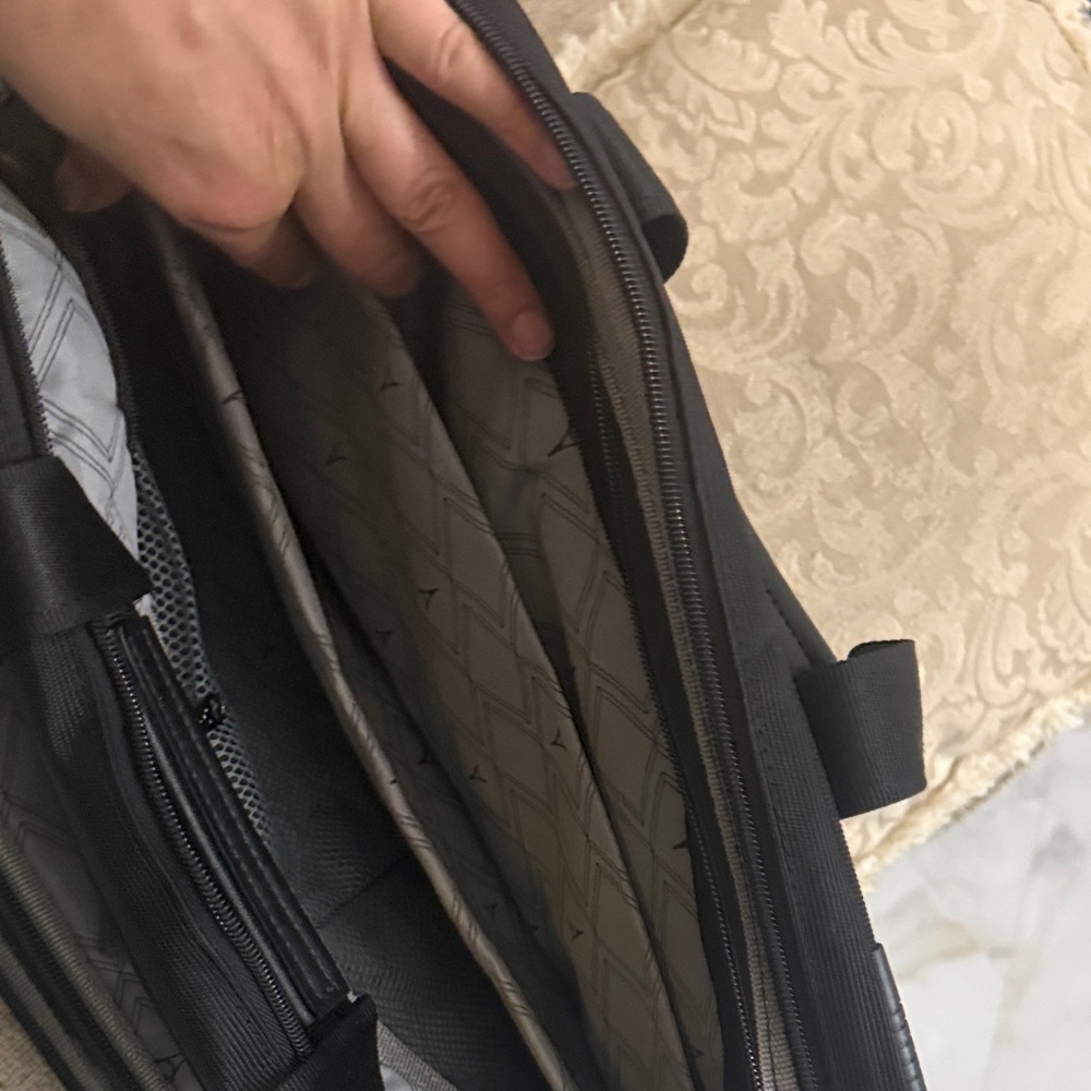 Travelpro Black Laptop Bag for Men - Picture 4 of 7